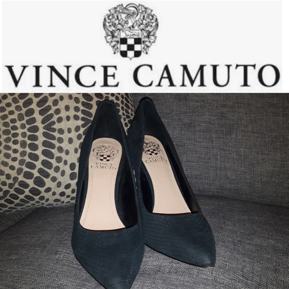 size 8M Vince Camuto faux snakeskin blue pumps